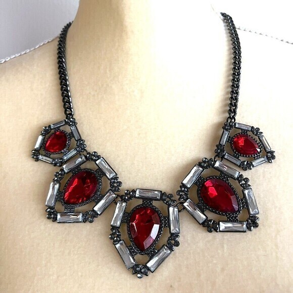 VINTAGE GOTHIC Black/Red Matinee Necklace 22" + 3" - Picture 1 of 7